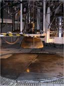 Mounted engine with expansion bell